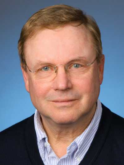 Abbildung zeigt Prof. Dr. Lars-U. Scholl