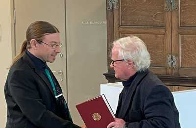 Das Bild zeigt Dr. Markus Klemke und Prof. Dr. Hans Kloft